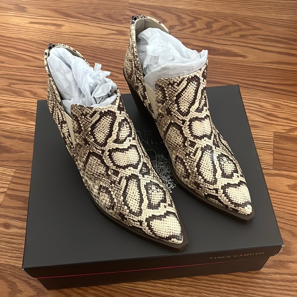 Vince Camuto vc-gradina size 7 snake skin print ankle high heeled boots